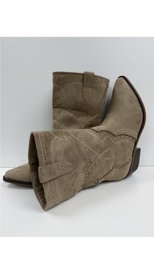BOTIN CON TACHUELAS TAUPE