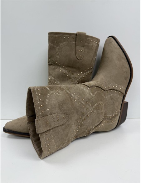 BOTIN CON TACHUELAS TAUPE