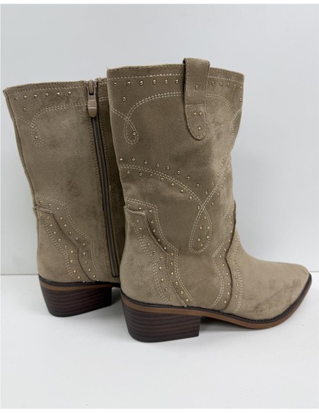 BOTIN CON TACHUELAS TAUPE