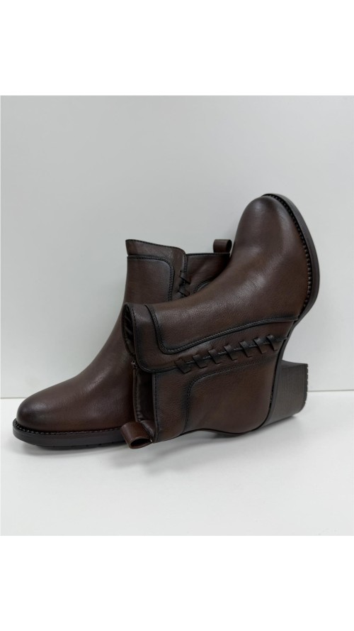 BOTIN RIVETE LATERAL MARRON