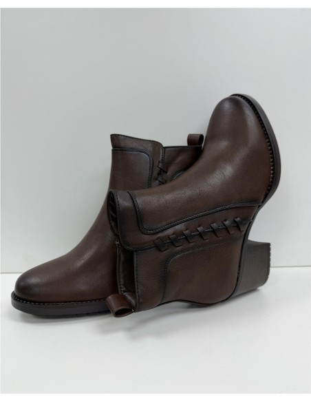 BOTIN RIVETE LATERAL MARRON