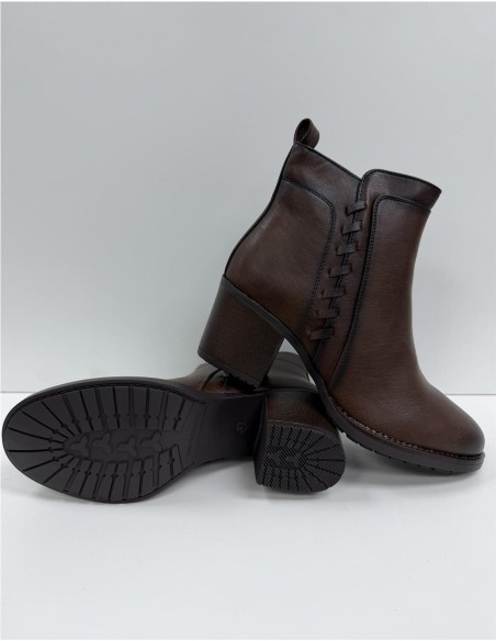 BOTIN RIVETE LATERAL MARRON
