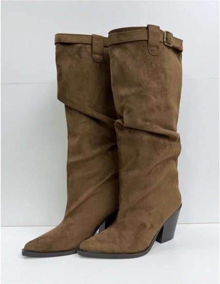 BOTA ARRUGADA COW BOY HEBILLA CAMEL