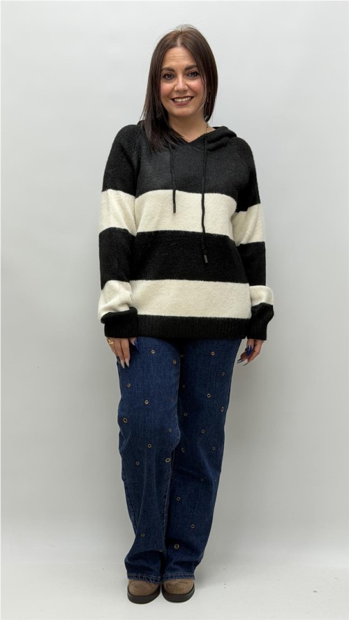 JERSEY CON CAPULLA ADELA NEGRO