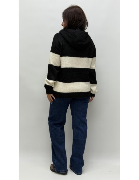 JERSEY CON CAPULLA ADELA NEGRO