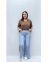 CAMISETA BASICA CUELLO PICO MARRON
