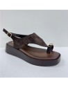 SANDALIA ADORNO DEDO MARRON