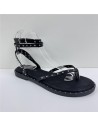 SANDALIA AMARRADA DE TACHAS NEGRO