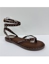 SANDALIA AMARRADA DE TACHAS MARRON