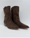 BOTIN CON TACHUELAS MARRON