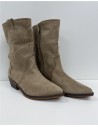 BOTIN CON TACHUELAS TAUPE